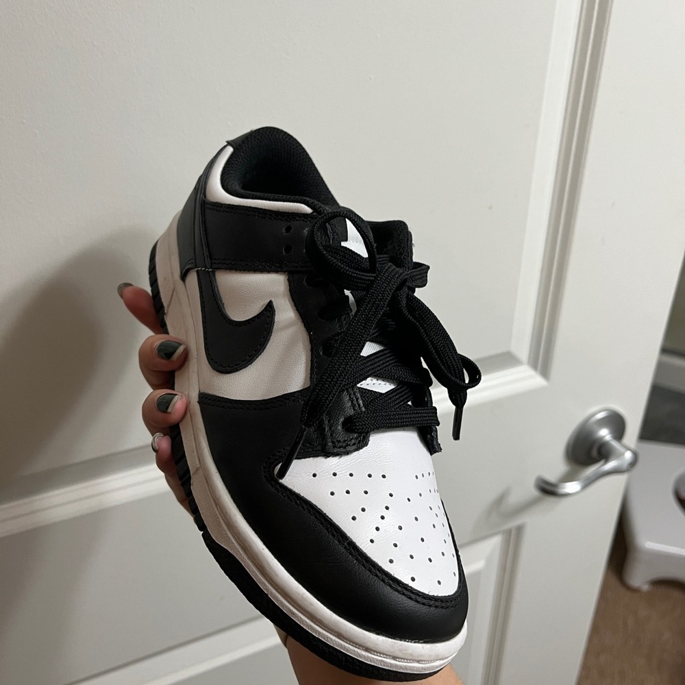 Nike Women Dunk Low in White/Black